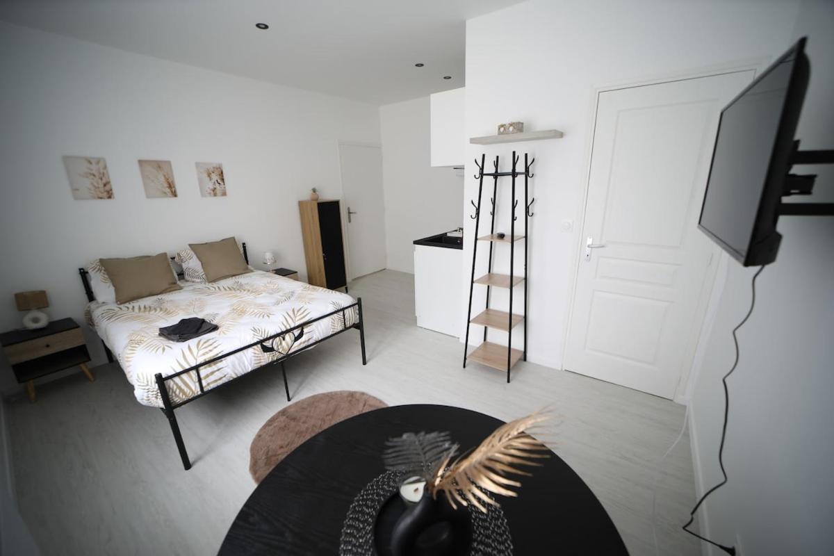 Paul Bert-3 Apartment